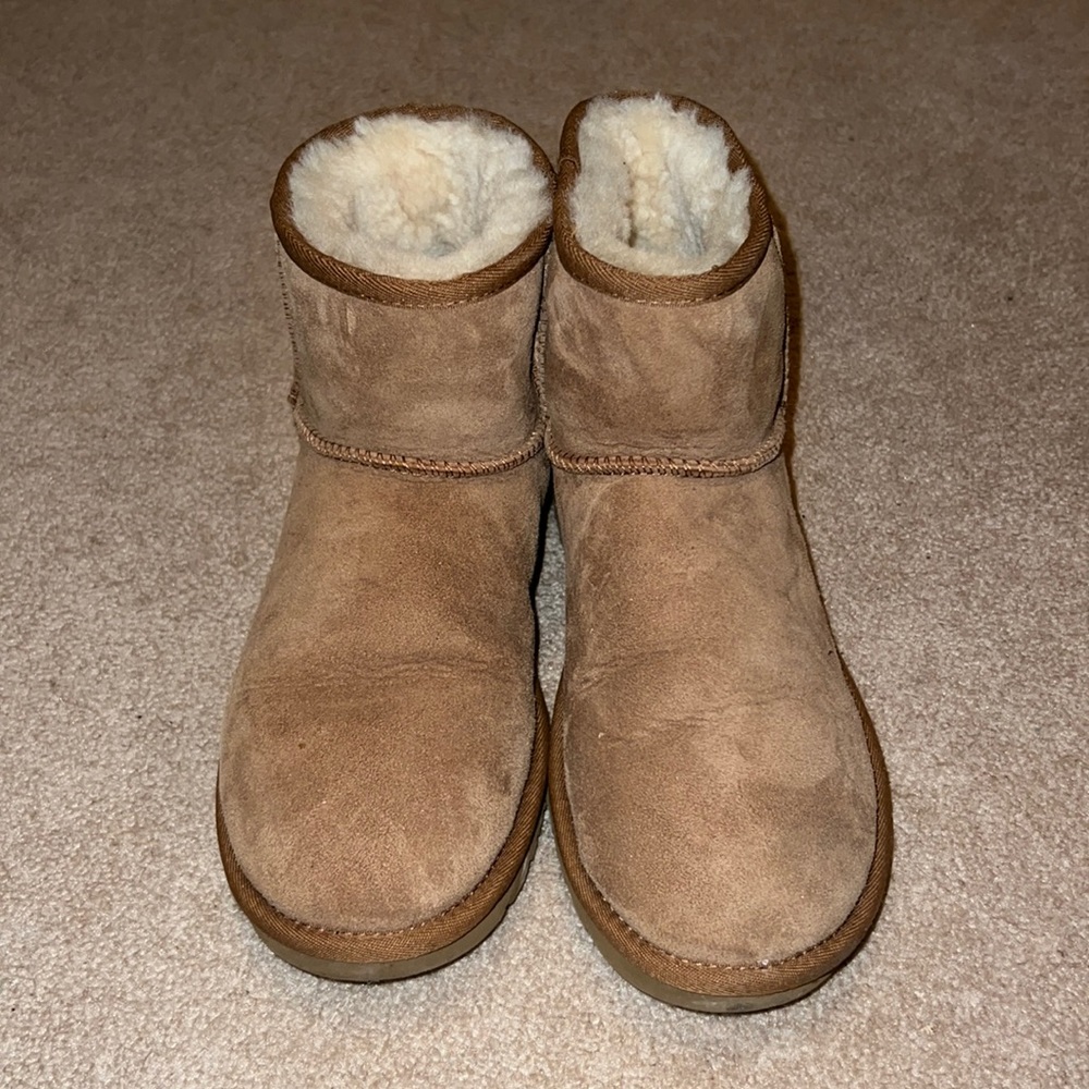 Chestnut classic mini 2 UGGS - size 8